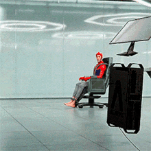 Spiderman What Are You Doing GIF - Spiderman What Are You Doing Invisible GIFs