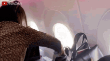 Naomi Campbell Flight Routine GIF - Naomi Campbell Flight Routine Wipes GIFs