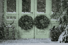 Snowing Wreath GIF - Snowing Wreath Winter GIFs