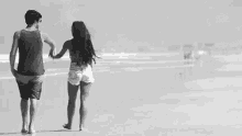 Pareja En La Playa Diciendo Te Amo GIF - Te Amo GIFs