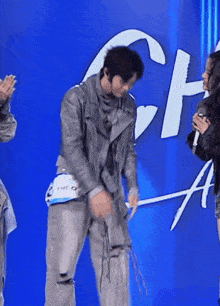 a man with a name tag that says ' lin-o ' on it is standing on a stage