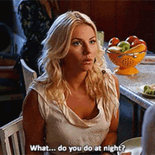 When Someone Says They Don'T Watch Tv GIF - Happy Endings Alex Kerkovich Elisha Cuthbert GIFs