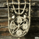a picture of a sculpture with pixiz written on it