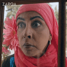 Looking Around Zarqa GIF - Looking Around Zarqa Scanning GIFs