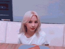 Soyeon Gidle GIF - Soyeon Gidle Looking At Phone GIFs