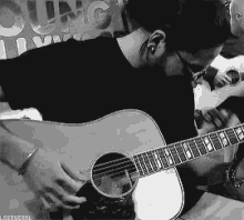 Tom Kaulitz Guitar GIF - Tom Kaulitz Guitar Play GIFs