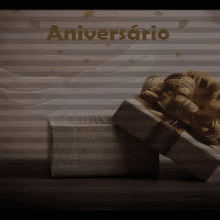 the word aniversario is written on a brown background