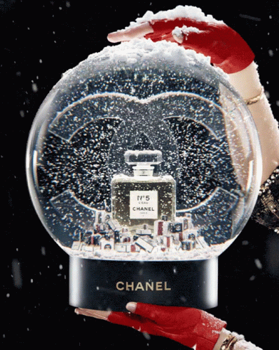 Chanel Cardinal Christmas Short Sleeve Tee - The Initial Design