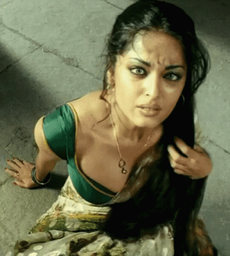 Aishwarya Rai As Anushka GIF - Aishwarya Rai As Anushka