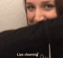 Lips Cleaning GIF - Lips Cleaning Smile GIFs