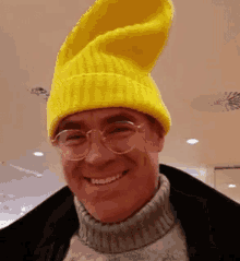 Yellow Hat Mütze GIF - Yellow Hat Mütze Schlumpf GIFs