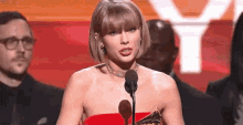 Taylor Swift Cute GIF - Taylor Swift Cute Grammy GIFs