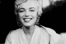 Marilyn Monroe Beautiful GIF - Marilyn Monroe Beautiful Blow Kiss GIFs