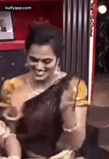 Clapping.Gif GIF - Clapping Ramya Pandian Actress GIFs