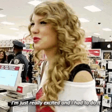 Taylor Swift High Five GIF - Taylor Swift High Five Excited GIFs