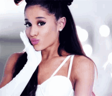 Wink Cute GIF - Wink Cute Ariana Grande GIFs