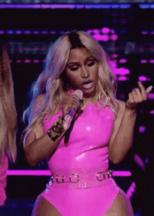 Nicki Minaj Performance GIF - Nicki Minaj Performance Comehere GIFs