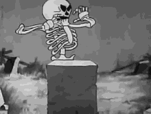 Skeleton Creepy GIF - Skeleton Creepy Vintage GIFs