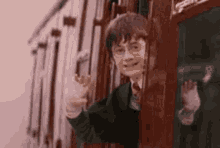 Harry Potter Waving GIF - Harry Potter Waving Bye GIFs