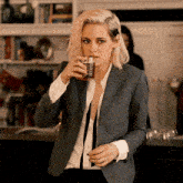 Kristen Stewart Abby GIF - Kristen Stewart Abby Drinking GIFs