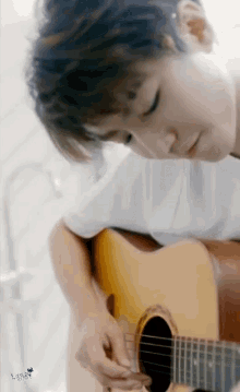 tfboys jiayounanhai playing guitar guitar mando pop