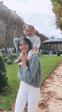 Jules Trass Agatha Trass GIF - Jules Trass Agatha Trass Trass Family GIFs