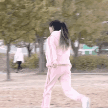 Twanyien Chuu GIF - Twanyien Chuu Running GIFs