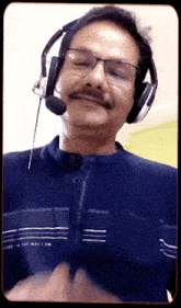 a man wearing headphones and a shirt that says ' i 'm the way i am ' on it