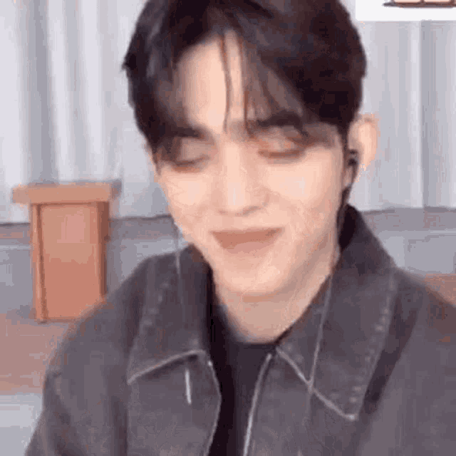 Scoupsgenre Seventeen GIF - Scoupsgenre Seventeen Svtmeme GIFs