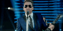 Guy-circling-with-hand Singer-chad-kroeger GIF - Guy-circling-with-hand Singer-chad-kroeger Band-nickelback GIFs