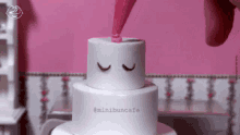 Decorate Icing GIF - Decorate Icing Mini Cake GIFs