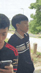 a man wearing a black shirt that says cx techno