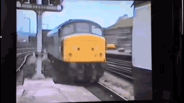 Derailement Crash GIF - Derailement Crash Train - Discover & Share GIFs