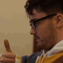 Look Thumbs Up GIF - Look Thumbs Up Yes GIFs