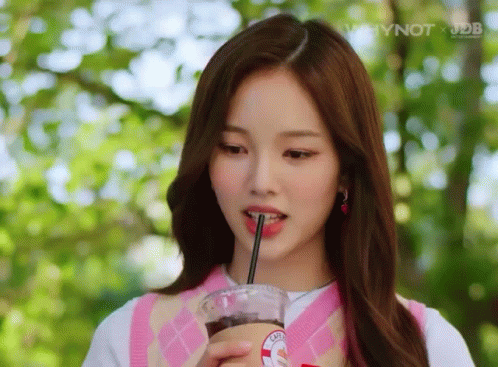 Soojin Lee Soojin GIF - Soojin Lee Soojin Weeekly - Discover & Share GIFs