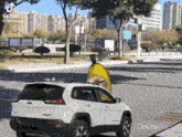 a white jeep with a banana on the roof and the words bach tea below it