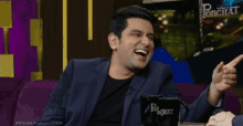 Laughing Leo Magalhaes GIF - Laughing Leo Magalhaes Programa Do Porchat GIFs