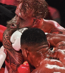 a man wearing a pair of everlast boxing gloves