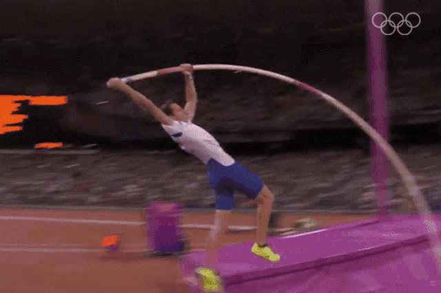 pole-vault-international-olympic-committee250days.gif