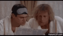 Jim Carrey Reading GIF - Jim Carrey Reading Dumb And Dumber GIFs
