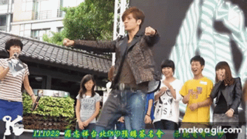 show-luo-dance-show-luo.gif