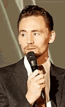 Nah Tom Hiddleston GIF - Nah Tom Hiddleston What GIFs
