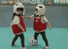 เด็ก สู้ เทควันโด GIF - Kids Girls Toddlers GIFs