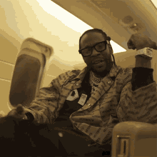 Looking At Time 2chainz GIF - Looking At Time 2chainz Cant Relate Song GIFs