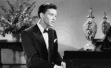 Frank Sinatra GIF - Frank Sinatra Singer Piano GIFs