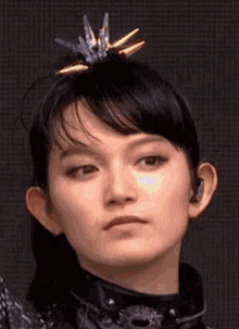 Queennotamused Buttonsmetal GIF - Queennotamused Buttonsmetal Disapointedsu GIFs
