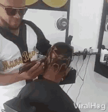 Barber Wtf Crazy Haircut GIF - Barber Wtf Crazy Haircut Clippers GIFs