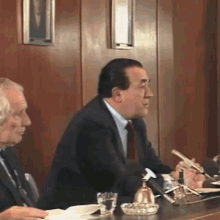 Robert Maxwell Maxwell GIF - Robert Maxwell Maxwell Maxwell Father GIFs