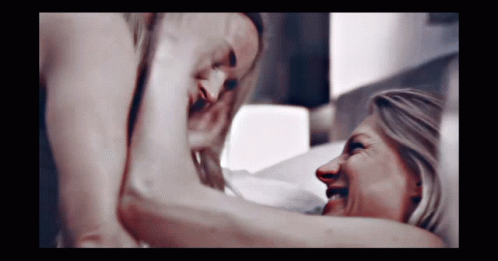 Bed Lesbians GIF - Bed Lesbians Legends Of Tomorrow - Discover & Share GIFs