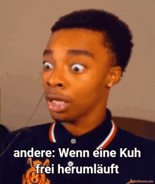 a young man with a surprised look on his face and the words andere wenn eine kuh frei herumläuft